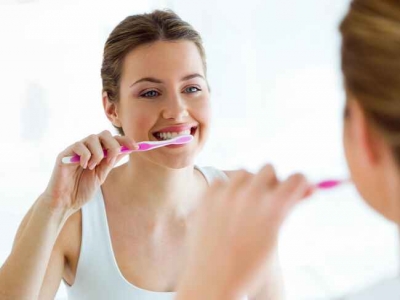 آیا باید دندان ها را قبل یا بعد از صبحانه مسواک زد؟