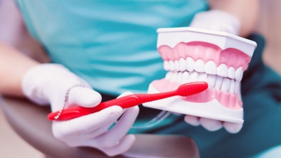 چه زمانی باید درباره حساس شدن دندان هایتان با دندانپزشک صحبت کنید؟