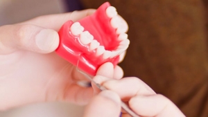 ساییدگی مینای دندان چیست؟