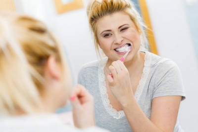 شش دلیل حساسیت دندان و راه حل آن